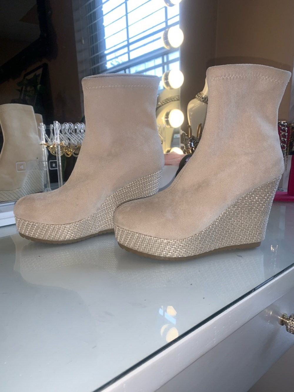 *Like New* Wedge Ankle Booties